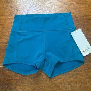 Lululemon In Movement Short 2.5” Size 6 cypress